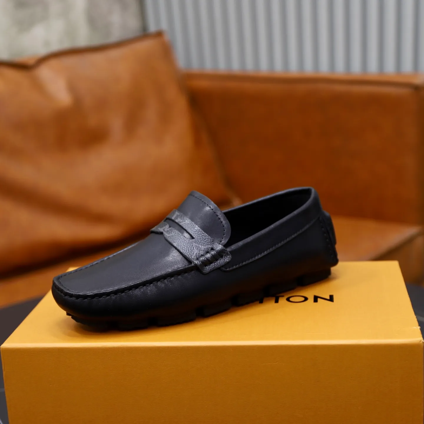 Ex-factory price: 460💰【LV】Louis Vuitton ⚠️High-end men’s driving and pedal series ⚠️38-44 (customized for 45) ⚠️All original cowhide leather! Thick and soft! Made entirely of calfskin lining! Rubber sheet anti-slip beanie sole! Three-dimensional package technology! Fashionable and classic! Handicrafts! Original high quality! Feel free to compare!